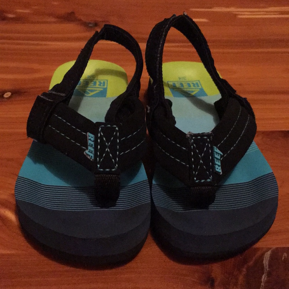 🛍5/$20🛍Reef Sandals Size 3/4